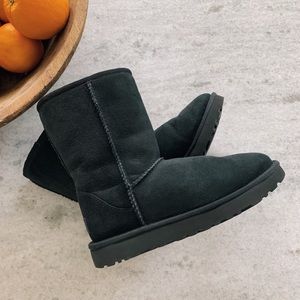 UGG Women’s Classic Short Boot